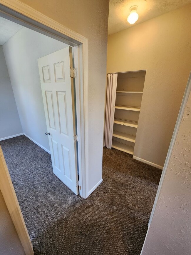 Building Photo - Spacious 3-Bedroom, 2-Bathroom Home AVAILA...