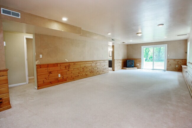 Building Photo - 24 Old Mill Dr