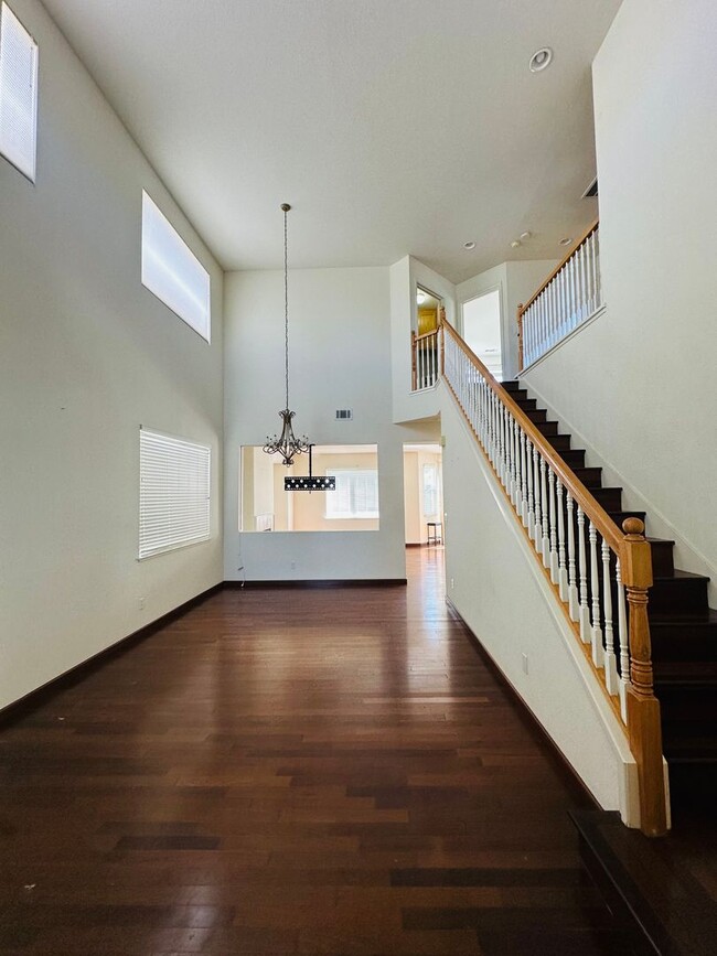 Building Photo - Beautiful 3 Bed, 2.5 Bath Home with Garage, Spacious Layout & Private Yard in Desirable Hercules ...