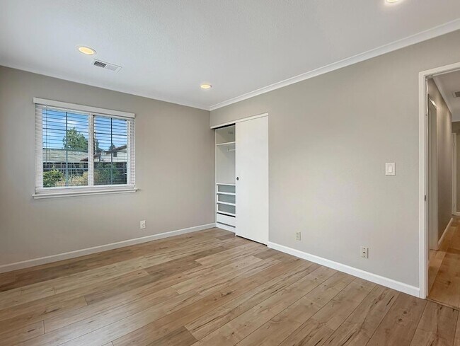 Building Photo - 5935 Woodbine Pl