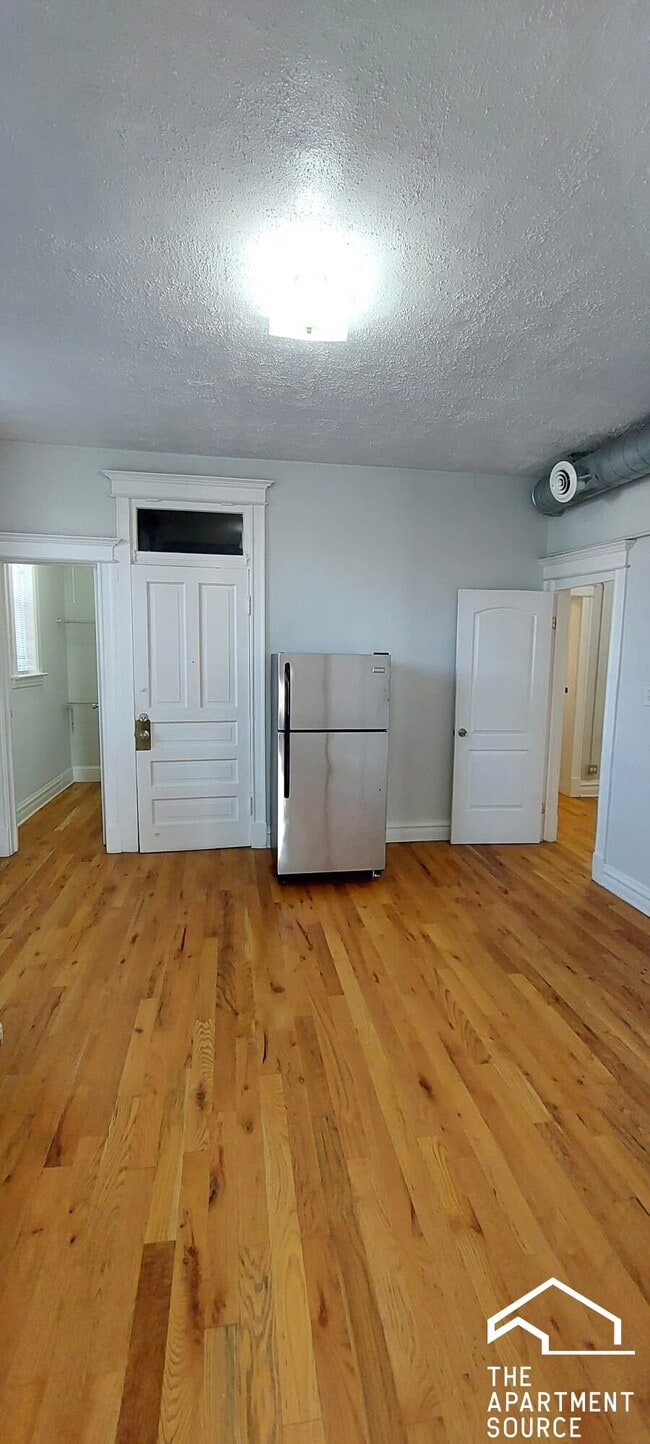 Building Photo - 2215 S Albany Ave