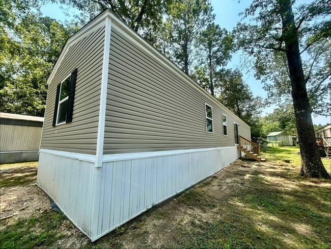 Building Photo - 49 White Oak Village