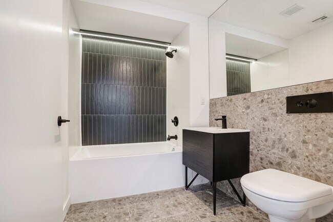 Building Photo - 1515 Park Pl