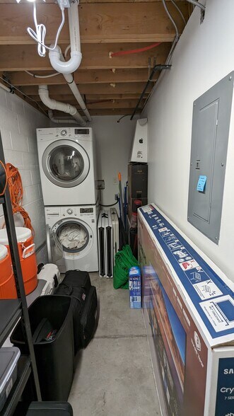 Building Photo - 25 W 400 S