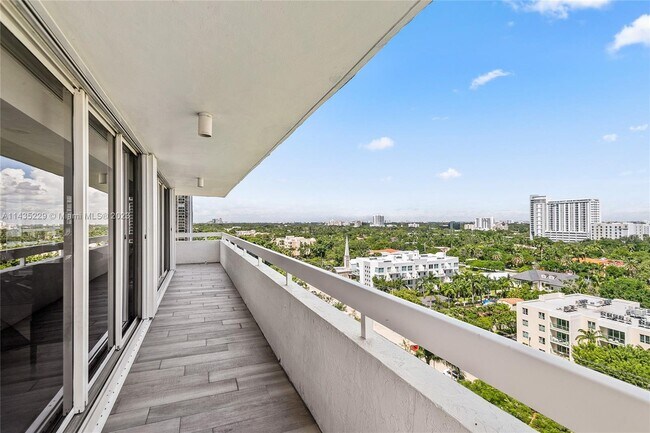 Building Photo - 1627 Brickell Ave