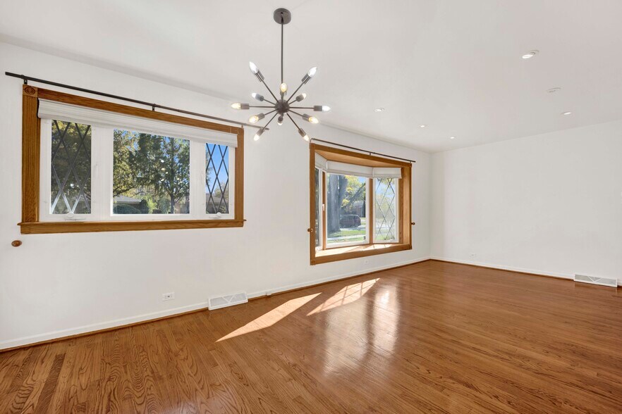 Building Photo - 9410 Lawler Ave