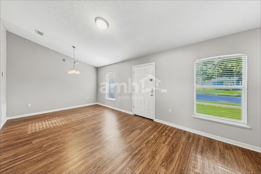 Building Photo - 153 Timbercreek Pines Cir