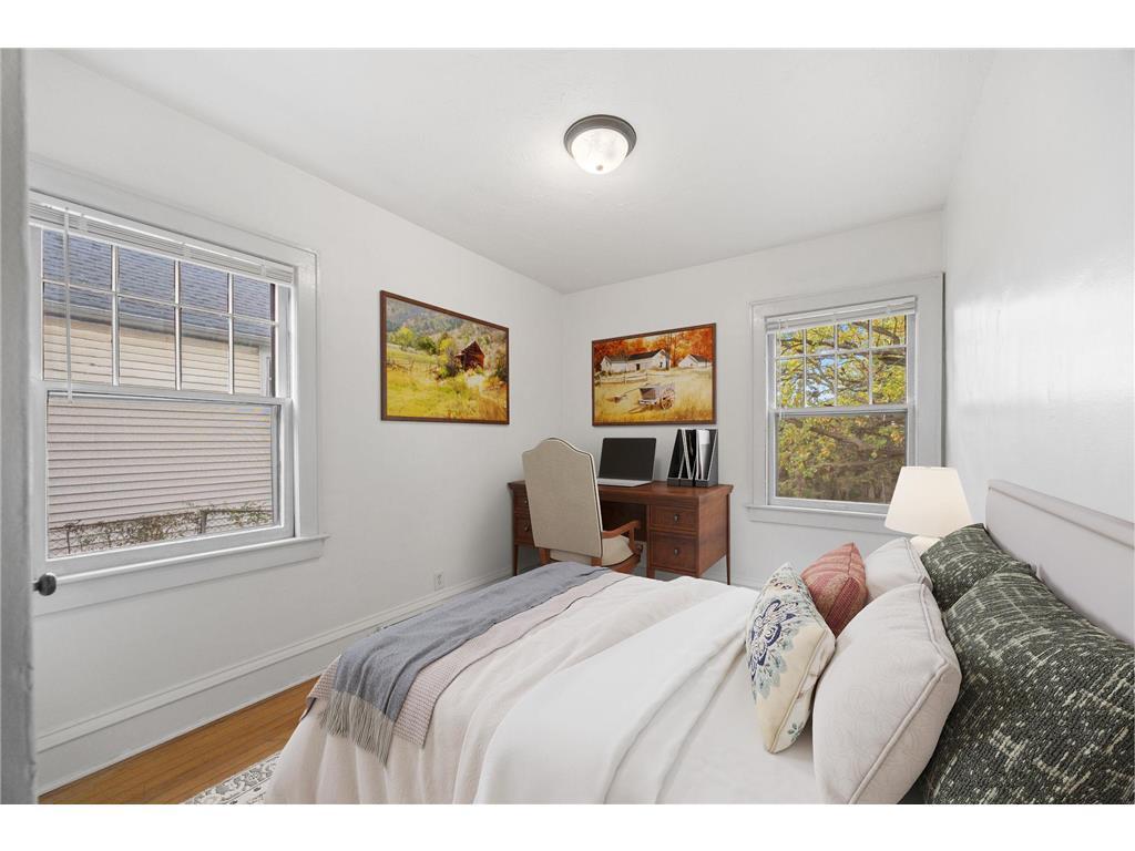 Building Photo - 210 Warwick St SE