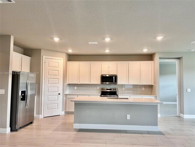 Building Photo - 9035 Dahlia Cir