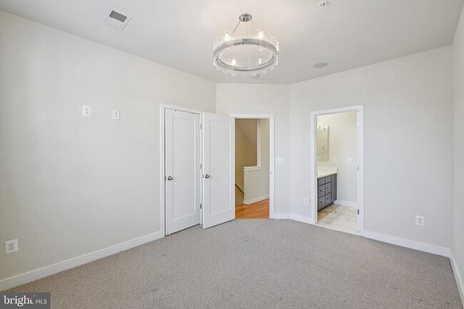 Building Photo - 5627 45th Ave