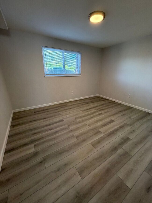 Building Photo - 1809 Eagle View Dr