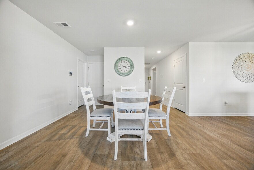 Building Photo - 580 Talisman Trl