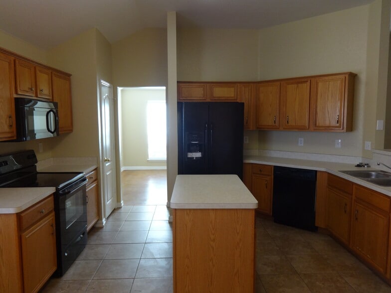 Building Photo - 1205 Rio Bravo Dr