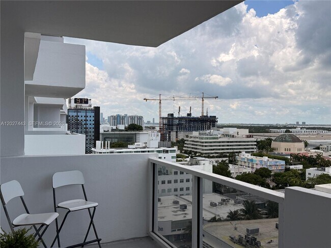 Building Photo - 100 Lincoln Rd