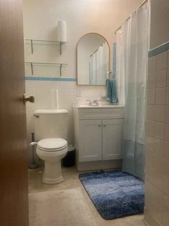 Building Photo - 891 S Taft St