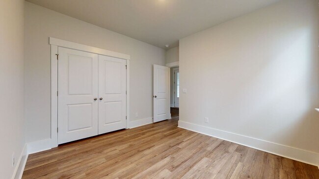 Building Photo - 3 Bedroom Home in WATERSIDE!