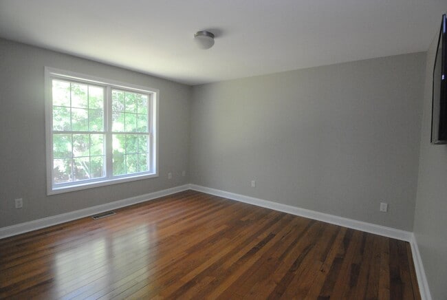 Building Photo - 46 Cherrywood Dr