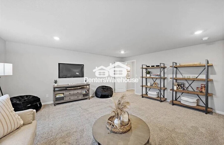 Building Photo - 2656 SE Fox Valley Dr