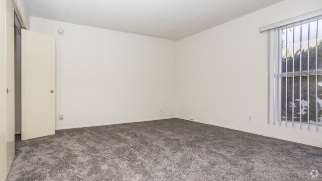 1BR, 1BA - 750 SF - 3720 Cardiff Avenue