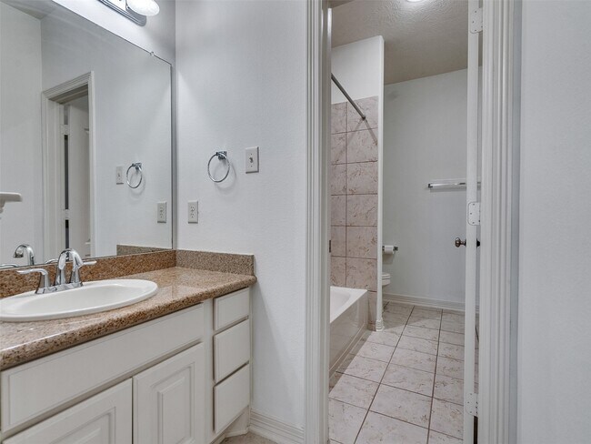 Building Photo - 28003 Iberville Glen Dr