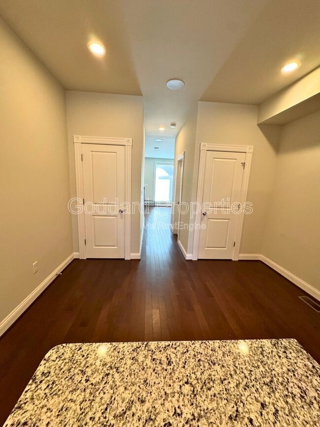 Building Photo - 842 N Patterson Park Ave