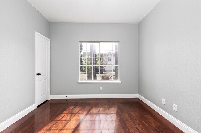 Building Photo - Gorgeous 3 bd. & 2 bath Home with a pool i...