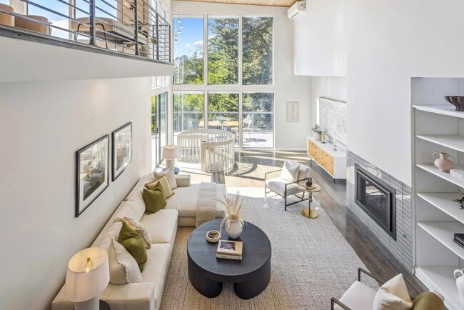 Building Photo - 2861 Chelsea Dr