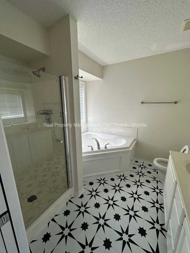 Building Photo - 748 Reflection Lake