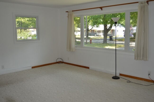 Building Photo - Spacious 3BR Home on Quiet Cul-de-Sac – Minutes from Downtown TC!