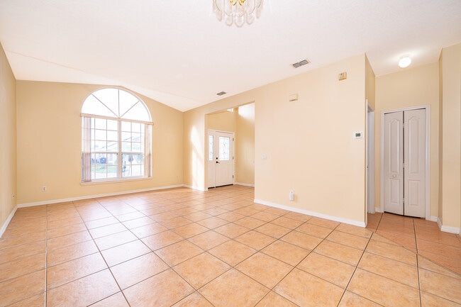 Building Photo - 10831 Leader Ln