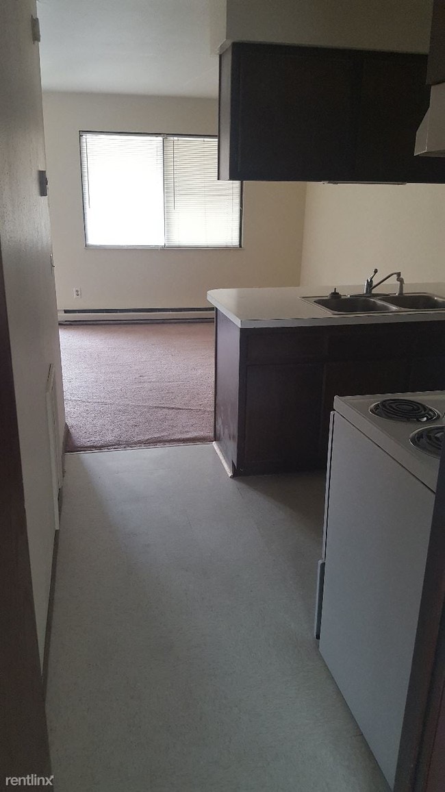 Building Photo - 1 br, 1 bath Apartment - Eastgate Apartments