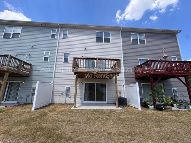 Building Photo - 5334 River Reach Dr