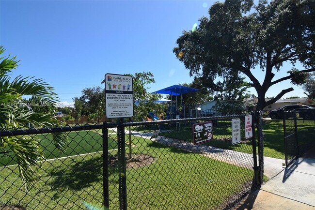 Building Photo - 838 NW 10th Ave