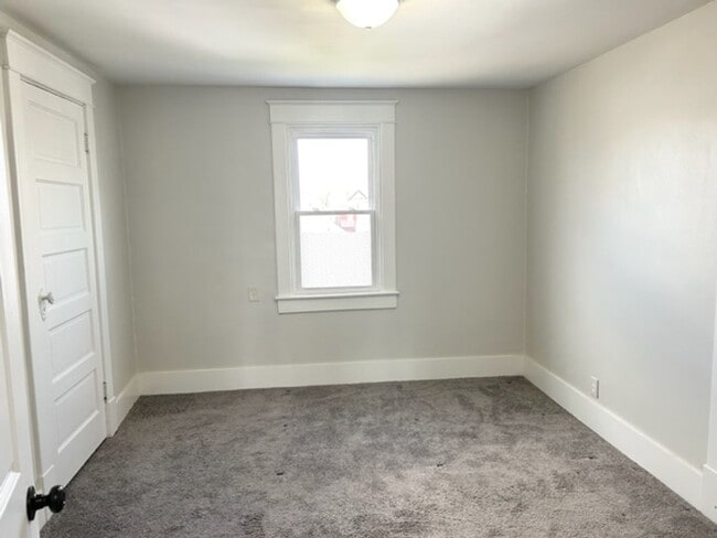 Building Photo - 1120 Hoefgen St