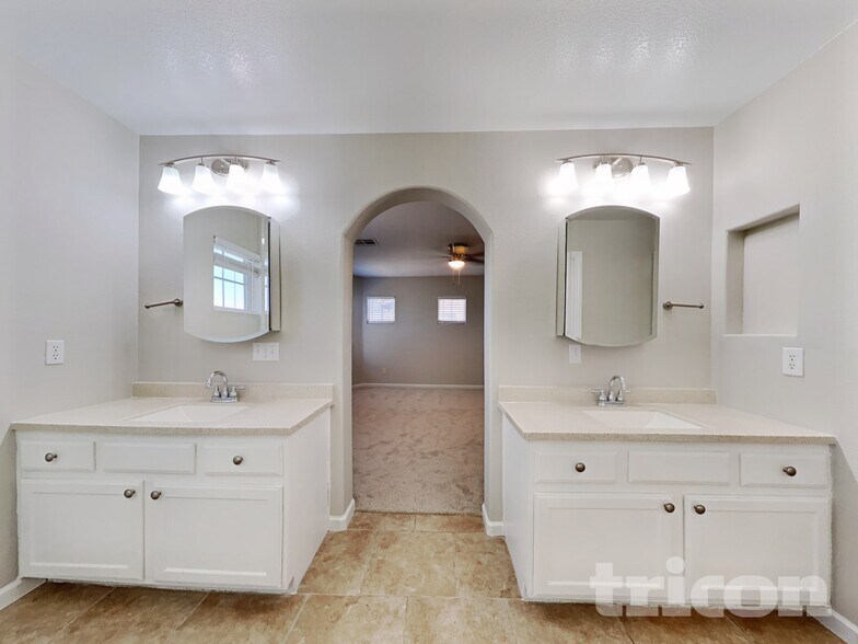 Building Photo - 4598 Hearts Desire Ave