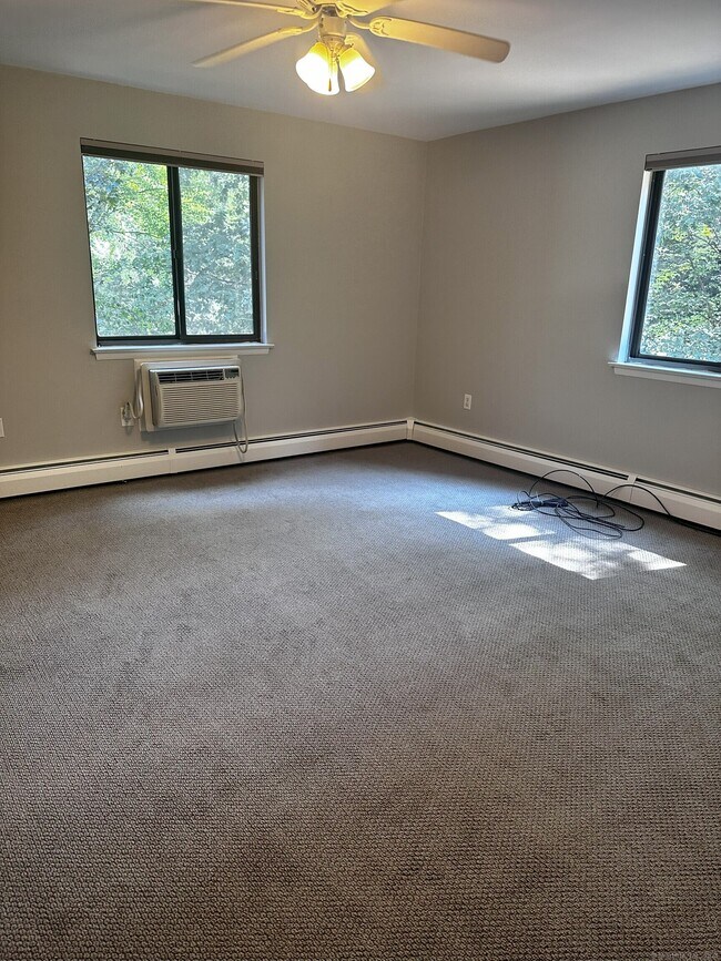 Building Photo - 100 Oxbow Dr