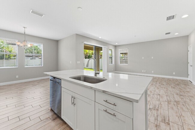 Building Photo - Absolutely Stunning 4 BR + LOFT + OFFICE/2.5 Bath/2 Car Garage home in Starkey Ranch!