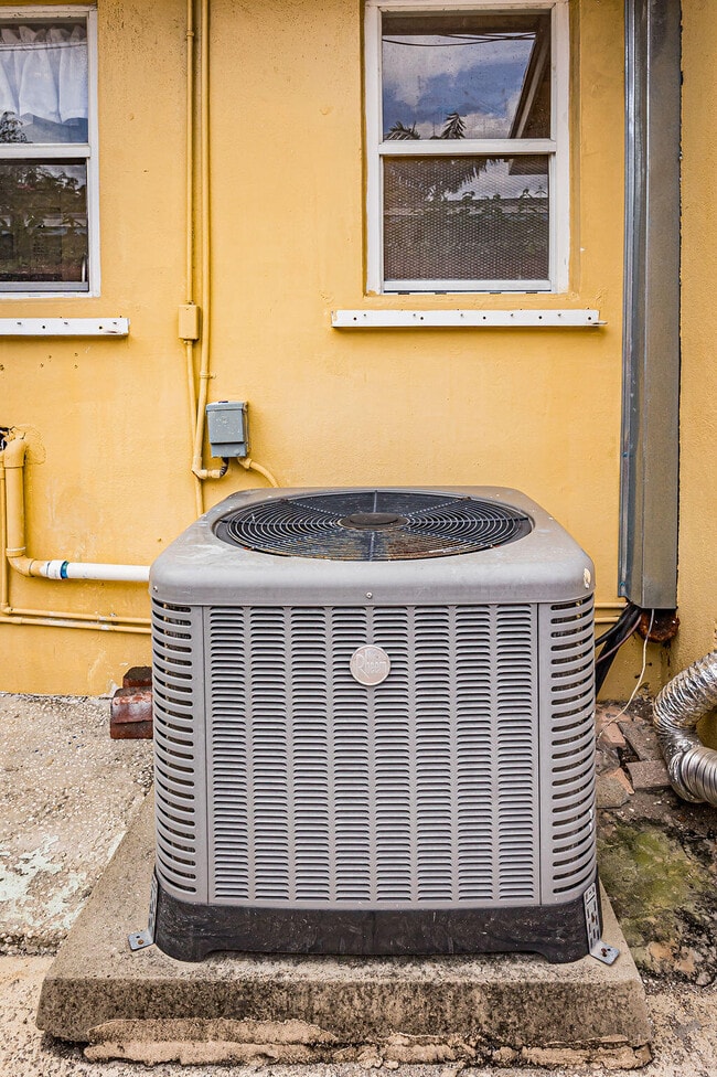 Building Photo - 260 NE 13th St