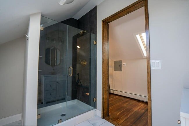 Building Photo - Completely renovated studio with all utils included AVAILABLE 6/1/2026