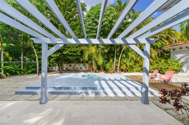 Building Photo - 911 Mariana Ave