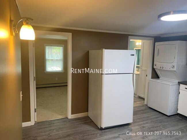 Building Photo - 11 Stillwater Ave