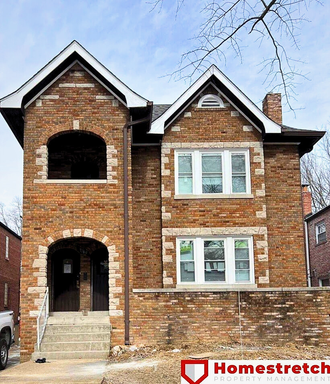 Building Photo - Gorgeous Three Bedroom Duplex Coming Avail...