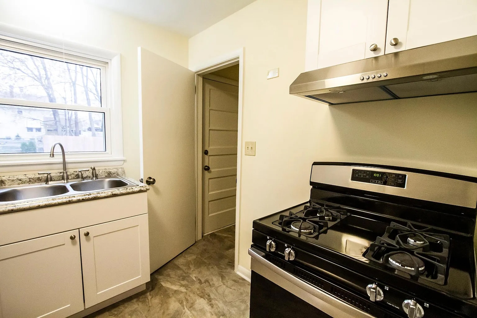 Building Photo - 1919 E 38th St