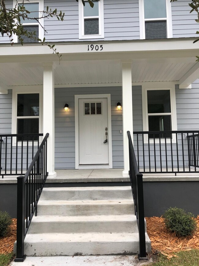 Building Photo - 1905 Grayson St