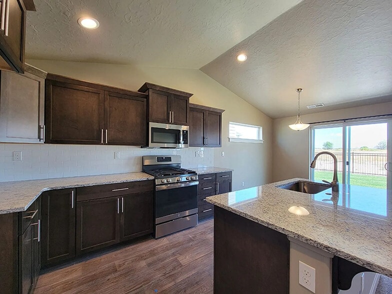 Kitchen - 1096 N Ryde Ave