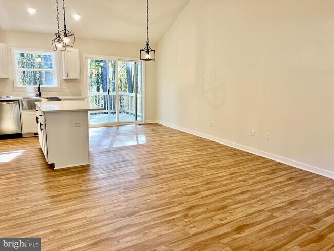 Building Photo - 73 Azalea Way