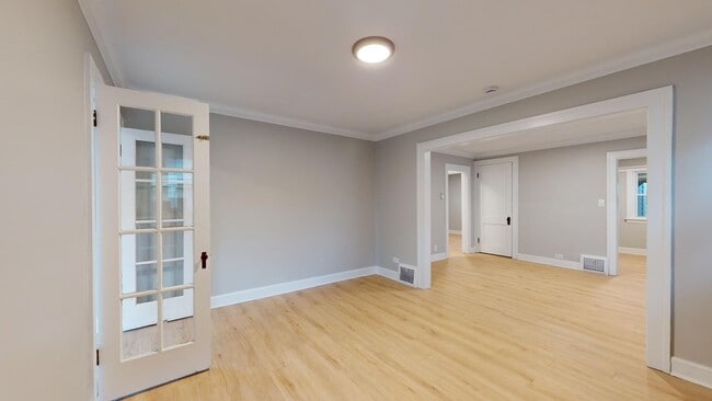 Building Photo - For August Move-In - West Blvd Area - 2 Bedroom Single Family Home