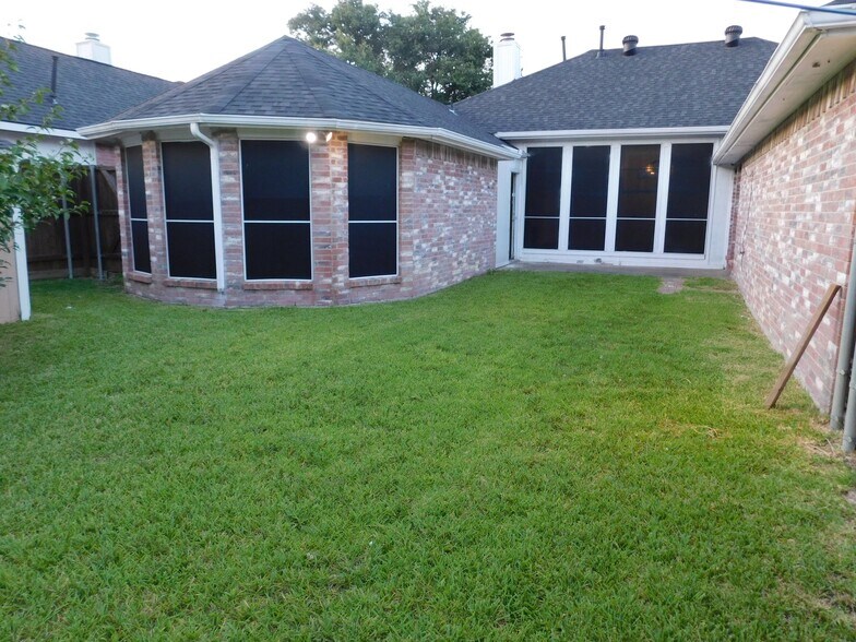 Building Photo - 624 Elm Falls Pl