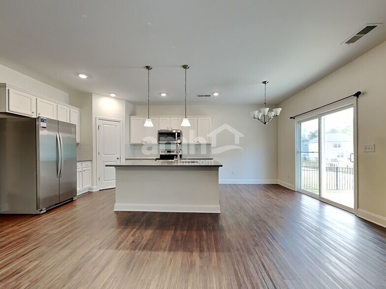 Building Photo - 7112 Garrett Ct