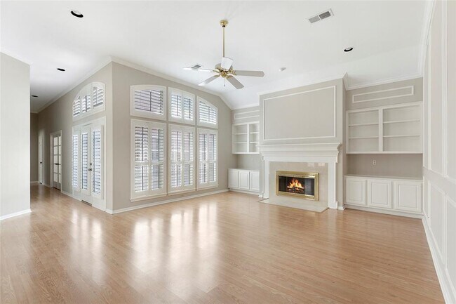 Building Photo - 3306 Redwood Lake Dr